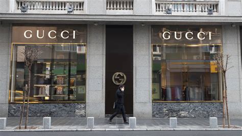 Gucci opens new store in Ross Park Mall .